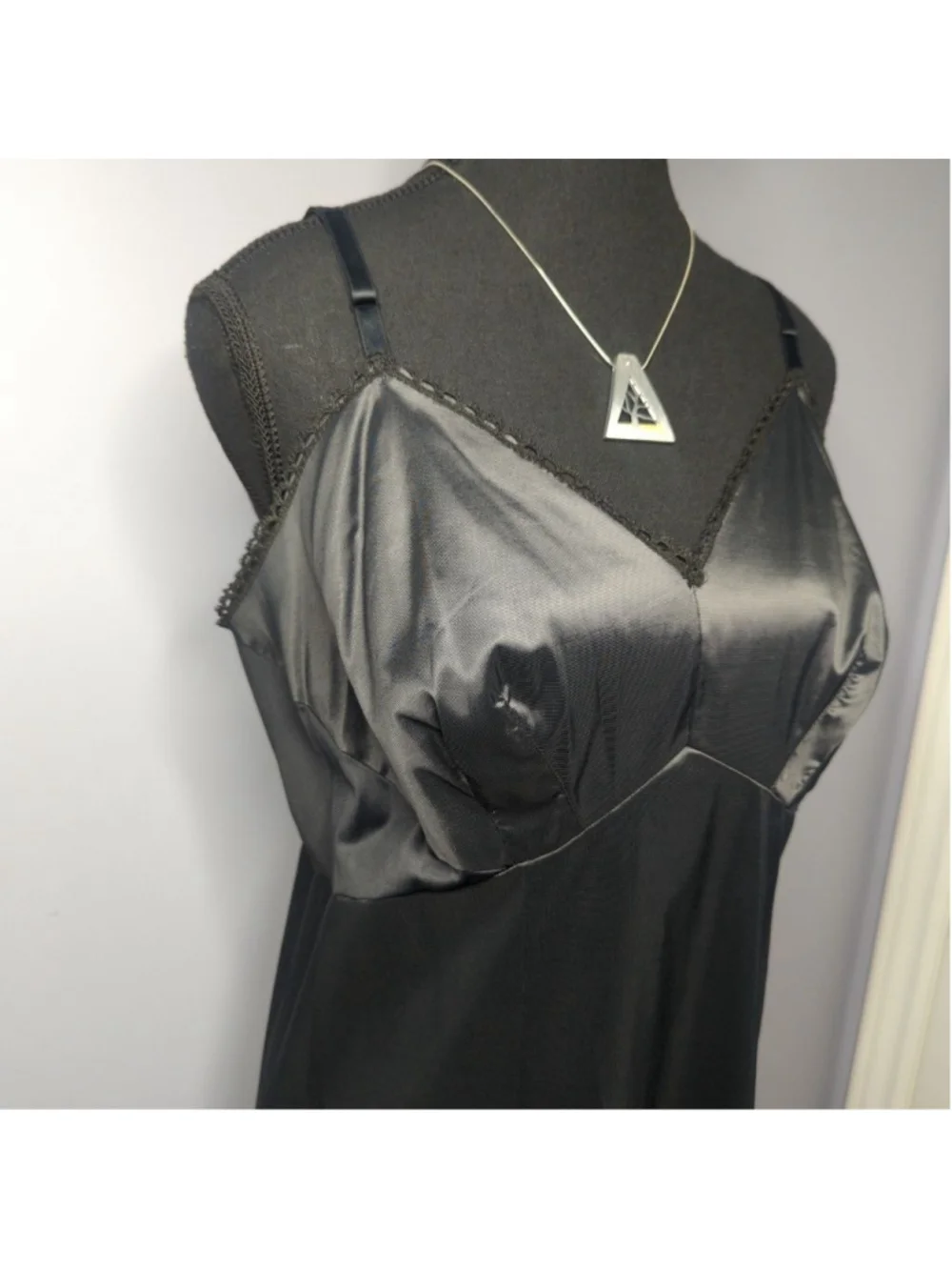 Vtg 60s 70s Van Raalte Black Nylon Lace Trim Slip Dress 40 Average - Picture 2 of 13